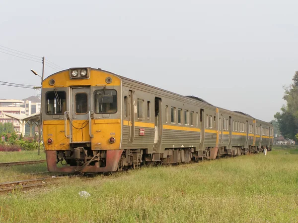 THN Diesel Railcar no 1256. Tren gratuito NO.408 a Nakhonsawan — Foto de Stock
