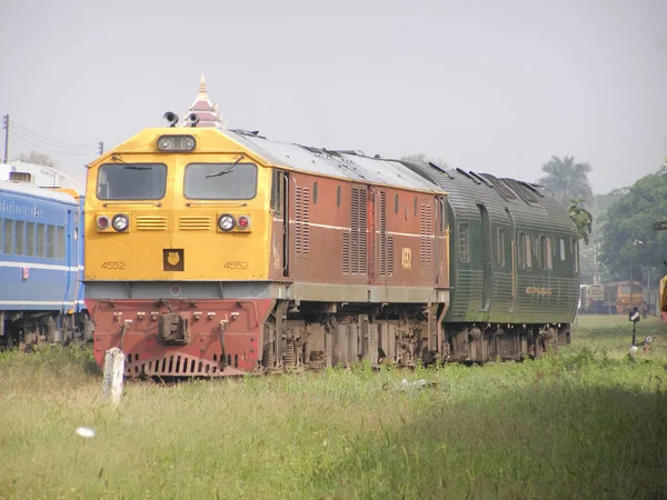 Ge Diesel locomotive no.4552 Working In Chiangmai Station Yard. — Stock Photo, Image