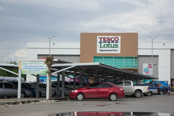 Tesco Lotus Hyper mercado Meechok — Foto de Stock