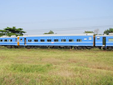 Binek otomobil, uzun mesafe uyuyan trenler için mavi tren