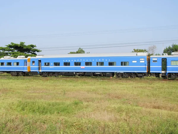 Binek otomobil, uzun mesafe uyuyan trenler için mavi tren