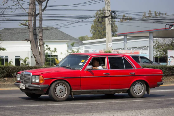 Coche viejo privado de Mercedes Benz 300D —  Fotos de Stock