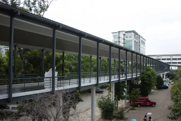 Suandok Skywalk, spacerem drogi między budynku Parking Park Suandok — Zdjęcie stockowe