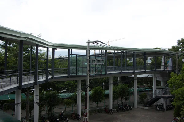 Suandok Skywalk, spacerem drogi między budynku Parking Park Suandok — Zdjęcie stockowe