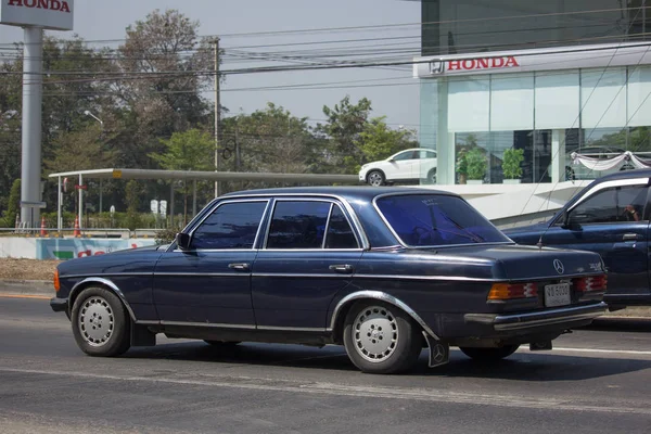 Частный старый автомобиль Mercedes Benz 300D — стоковое фото