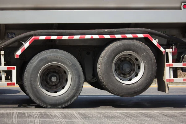 Michelin Xze 2 banden voor vrachtwagen. — Stockfoto