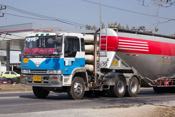 Camión de cemento de Phadungrit Transporte . — Foto de Stock