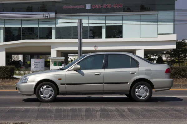 Coche privado isuzu vértice El mismo cuerpo de Honda Civic — Foto de Stock