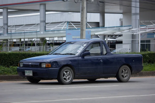 Privé pick-up Nissan Nv halen. — Stockfoto