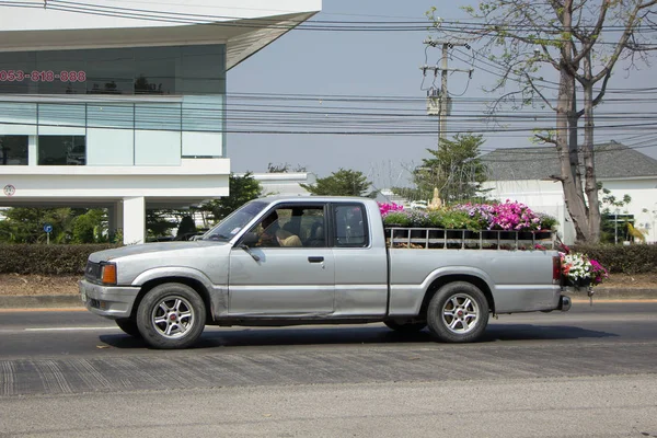 Camion privé vieux Mazda ramasser . — Photo