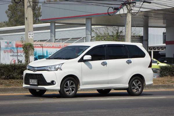 Coche privado Toyota Avanza . —  Fotos de Stock