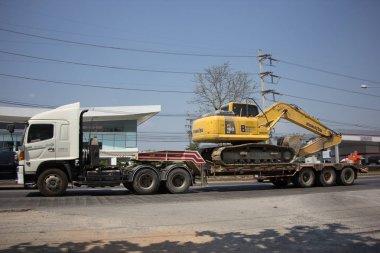 Özel Komatsu Ekskavatör kamyon üzerinde