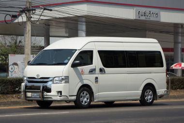 Toyota minibüs Wat Pa Daraphirom Tapınağı. 
