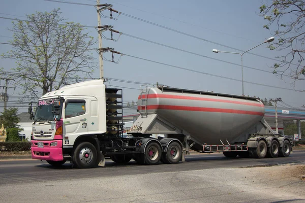 Reboque caminhão basculante da empresa Tanachai . — Fotografia de Stock