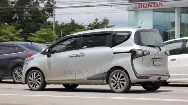 Yeni bir ürünü olan Toyota otomobil Toyota Sienta 