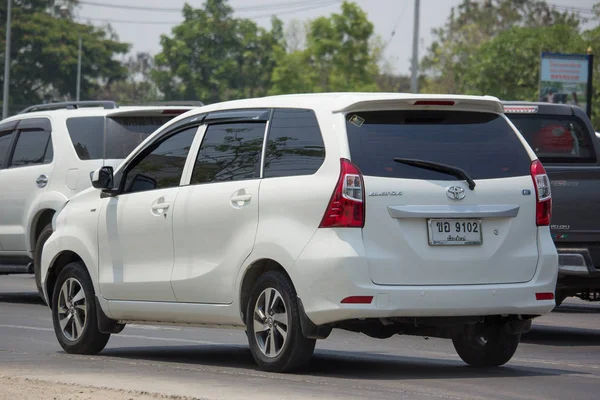 Coche privado Toyota Avanza . — Foto de Stock