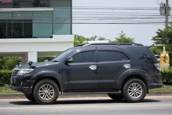 Özel suv otomobil, Toyota Fortuner. — Stok fotoğraf