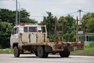 rivate eski Isuzu kamyon.