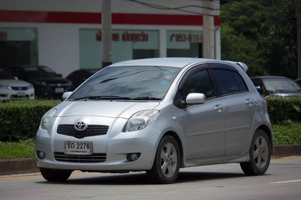 Частный автомобиль Toyota Yaris Eco Car — стоковое фото