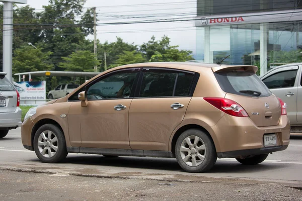Privat bil, Nissan Tiida. — Stockfoto