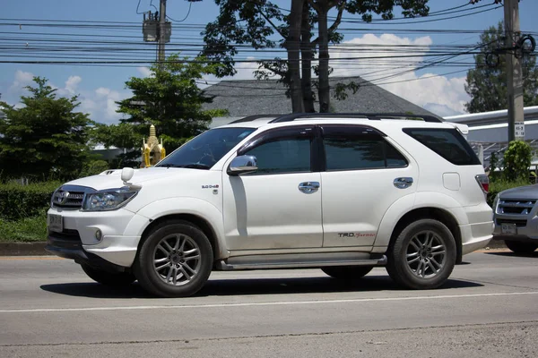 Частный внедорожник, Toyota Fortuner — стоковое фото