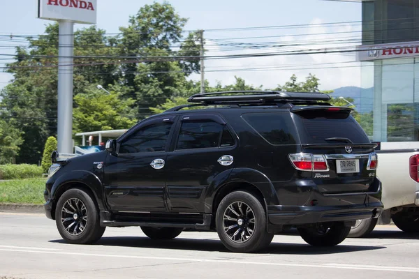 Частный внедорожник, Toyota Fortuner — стоковое фото