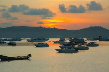 Chalong at Sunrise bağlantı noktası, seyahat gemisi için ana bağlantı noktası