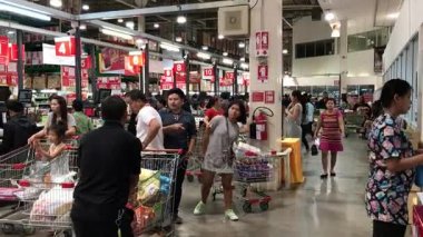 Makro süpermarket müşteride. 