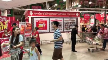 Makro süpermarket müşteride. 