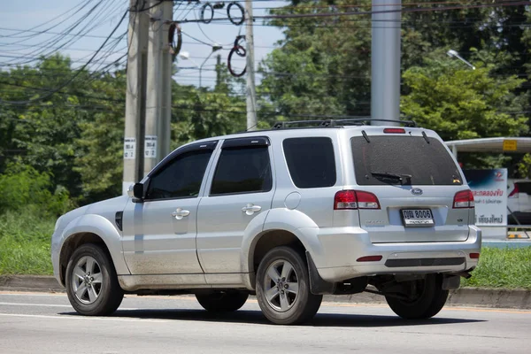 Coche privado, Ford EScape, Coche todoterreno para usuario urbano — Foto de Stock