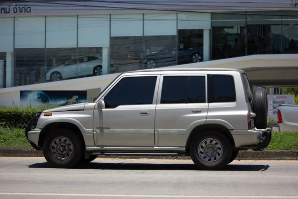 Samochód prywatny Mini Suv, Suzuki Vitara. — Zdjęcie stockowe