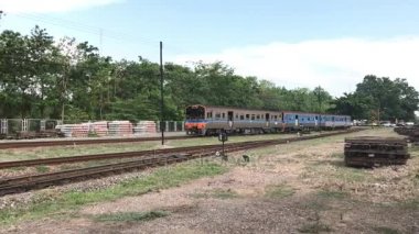  Yerel ücretsiz bilet tren no.407 rota Nakhon sawan Chiangmai için. Varış Chiangmai tren istasyonu
