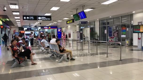 Passagier im internationalen Terminal — Stockvideo