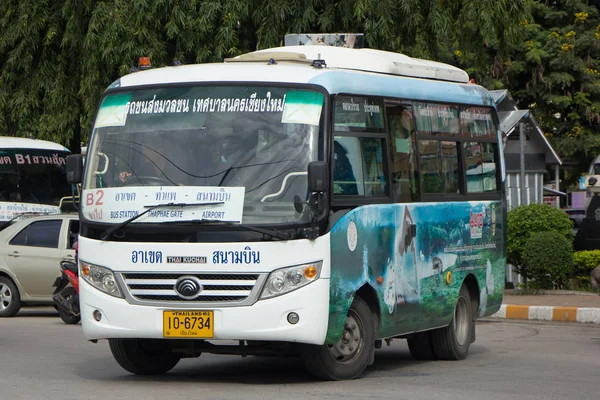 Yutong Minibuss. Ny buss med bybuss Chiangmai – stockfoto