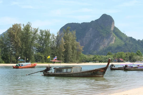 Nopparat Thara Beach, Main Port Beach for Big Travel Ship to Phi — Stock Photo, Image