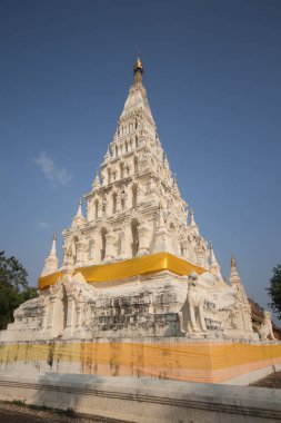 Beyaz üçgen Pagoda adlı Wat Chedi Liam tarihi şehir içinde 