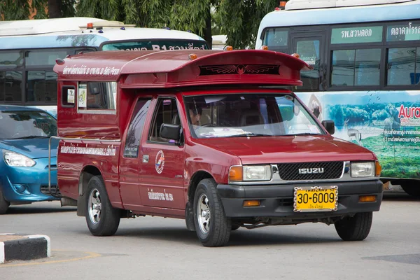 Röd taxi Chiang Mai, för passagerare från busstation — Stockfoto