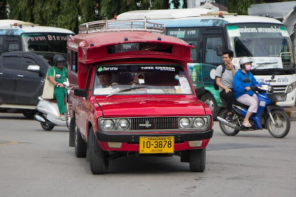 Красное такси Чиангмай, для пассажиров от автовокзала — стоковое фото
