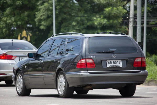 Coche de lujo privado, Mercedes Benz E230 — Foto de Stock