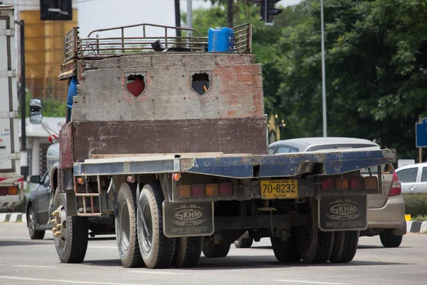 Özel eski Isuzu kargo kamyon.