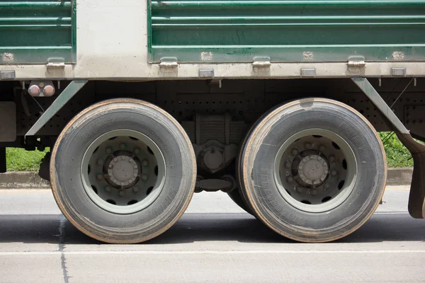 Bridgestone R175 banden voor vrachtwagen. — Stockfoto