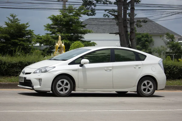 Приватному автомобілі Toyota Prius гібридні системи — стокове фото
