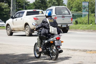 Özel Suzuki Gd110hu motosiklet ve yaşlı adam