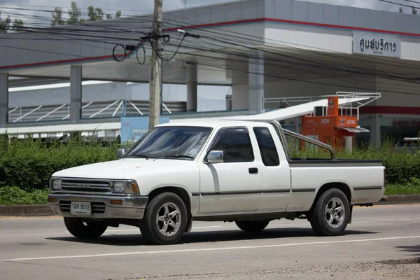 私人旧皮卡汽车，丰田 Hilux 强大 X — 图库照片