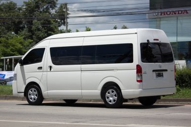 Yeni Toyota banliyö van.