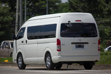 Yeni Toyota banliyö van.
