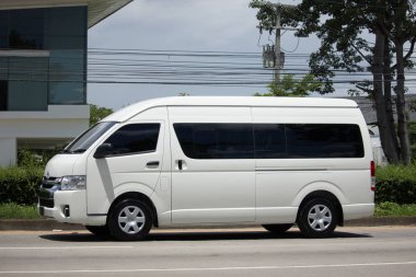 Yeni Toyota banliyö van.