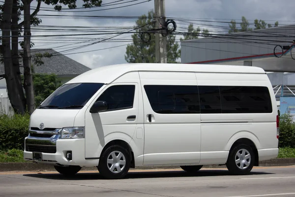 Yeni Toyota banliyö van.