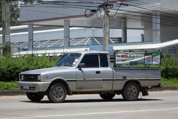 Személyautó, családi Mazda mini Pick up truck. — Stock Fotó