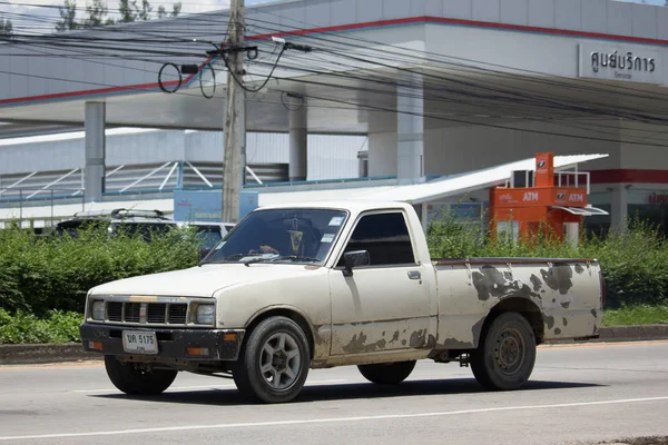 Özel Isuzu Kb eski pikap araba. 